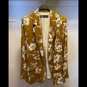 Zara tan and white blazer